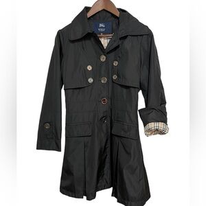 Burberry Black Trench Coat with A-line Silhouette and Mid-length Cut